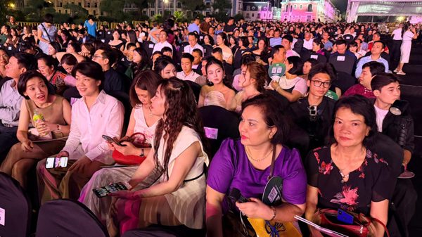 Chật kín người tới xem chung khảo Hoa hậu Việt Nam 2026