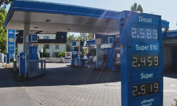 Châu Âu chỉ trích lời đe dọa cấm xuất khẩu dầu diesel của Mỹ