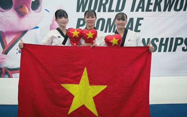 Châu Tuyết Vân cùng đồng đội bảo vệ thành công HCV taekwondo thế giới