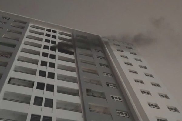 Cháy căn hộ tầng 11 chung cư ở TPHCM