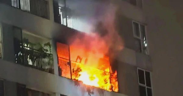 Cháy căn hộ tầng 9 chung cư ở Hà Nội, 3 mẹ con thoát nạn