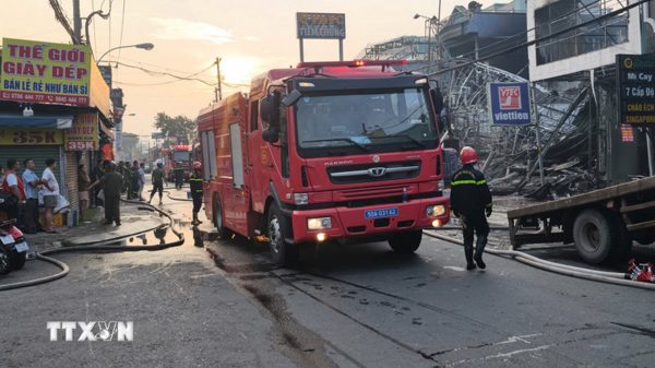 Cháy cửa hàng xe máy khiến 2 người bị thương tại Thành phố Hồ Chí Minh