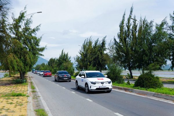 Chạy dịch vụ, xuyên Việt nhiều lần: Những phép thử 'nặng đô' cho sự bền bỉ của xe VinFast