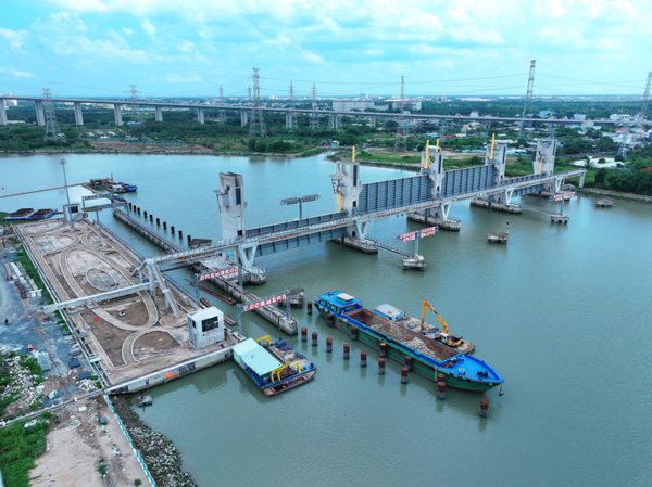 Chạy đua hoàn thiện dự án ngăn triều 10.000 tỷ đồng