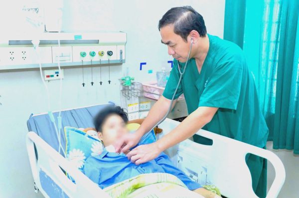 Chạy đua từng phút cứu thiếu niên 15 tuổi sốc mất máu do vỡ gan