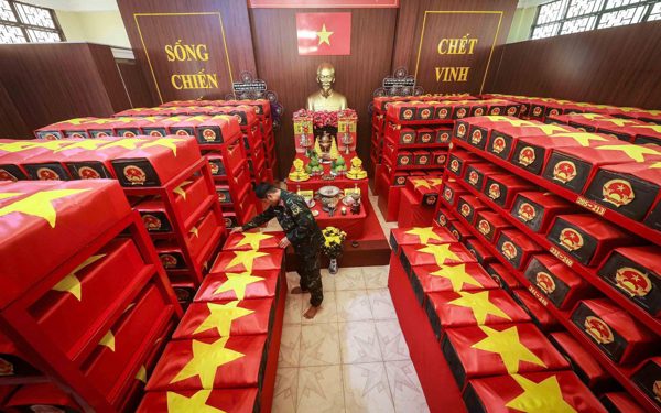 Chạy đua với nắng mưa, tìm thấy 701 bộ hài cốt liệt sĩ tại công viên Lê Thị Riêng sau hơn 3 tháng