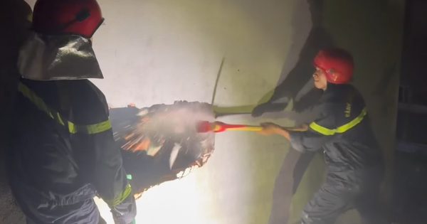 Cháy nhà 2 người chết ở TP.HCM: Đập tường, phá cửa cứu người