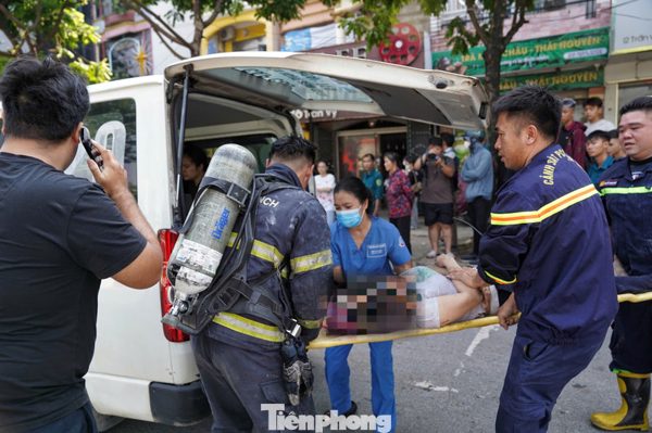 Cháy nhà 4 tầng ở Hà Nội