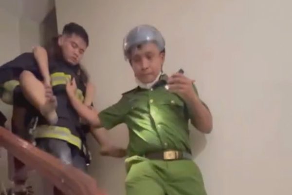 Cháy nhà dân ở Hà Nội lúc rạng sáng, cảnh sát giải cứu 5 người