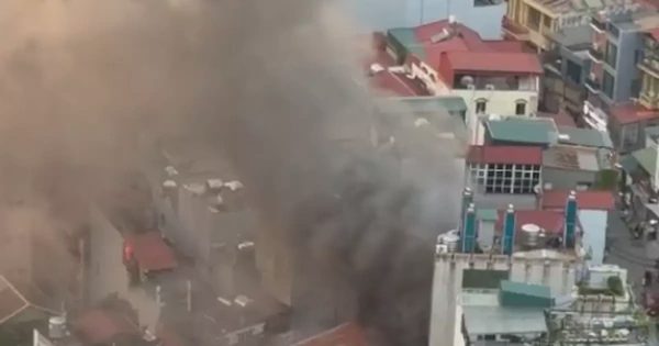 Cháy nhà trong ngõ ở Xuân Đỉnh, Hà Nội