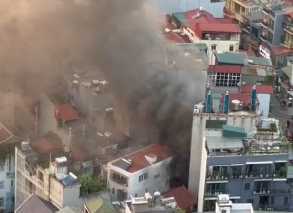 Cháy nhà trong ngõ ở Xuân Đỉnh, Hà Nội