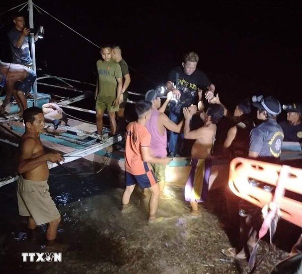 Cháy phà ngoài khơi Philippines: 35 người thiệt mạng, 54 người mất tích