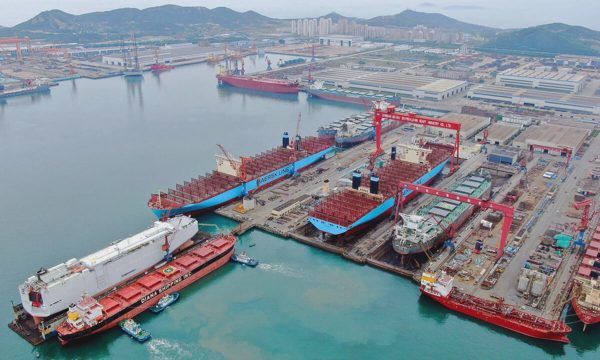 Cháy tàu hàng ở cảng Trung Quốc