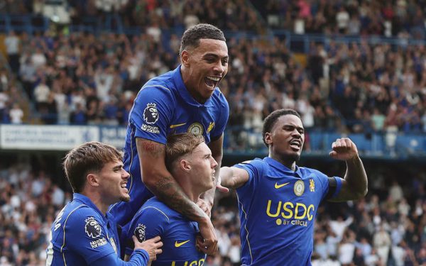 Chelsea luyện 'chiêu lạ' của bóng bầu dục trước trận gặp Arsenal