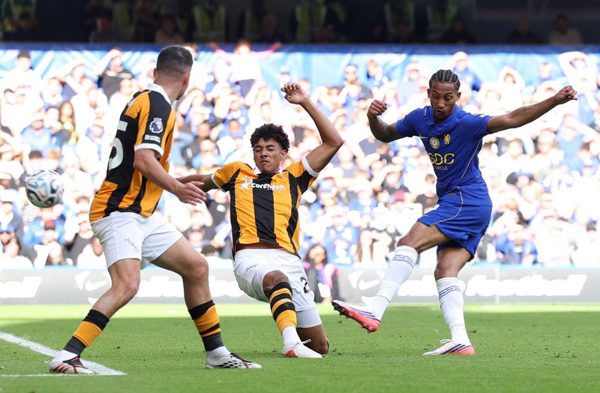 Chelsea suýt thua sốc trước đội bóng tân binh của Ngoại hạng Anh