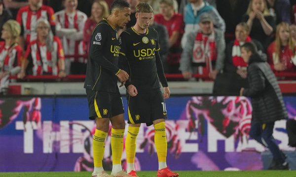 Chelsea thảm bại trên sân Brentford