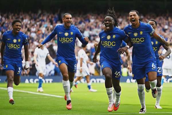 Chelsea thắng nghẹt thở Brighton trong màn rượt đuổi 7 bàn