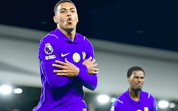 Chelsea thắng sát nút ở trận ra quân Premier League