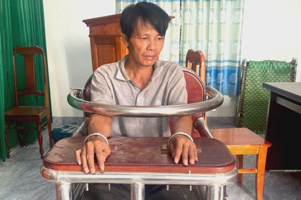 Chém bố vợ, rút dao đe dọa công an