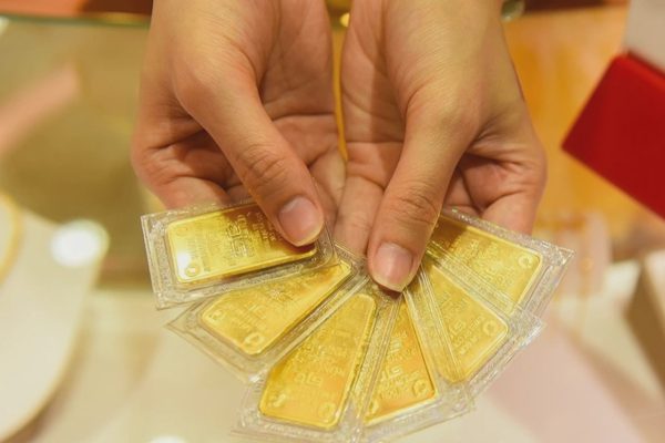 Chênh lệch giá vàng trong nước và thế giới lên 16 triệu đồng, rủi ro tăng