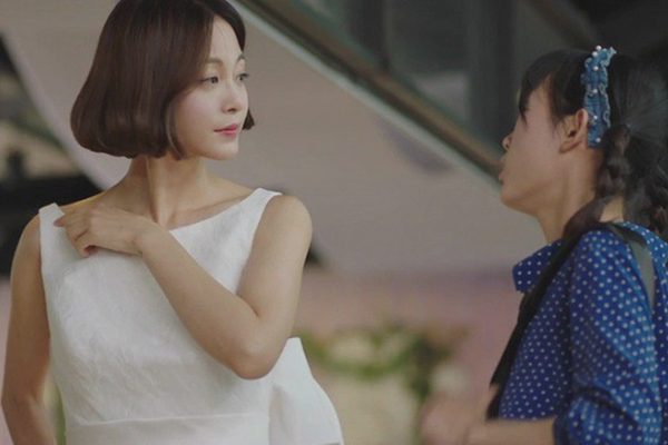 Chị gái mượn tiền nhiều lần không trả, mẹ lại trách tôi tính toán