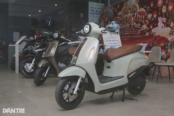 Chi tiết xe máy điện VinFast Evo Grand Premia giá 27,9 triệu đồng