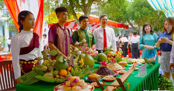 'Chia sẻ cùng thầy cô' đến với ngôi trường có 70% học sinh dân tộc Khmer