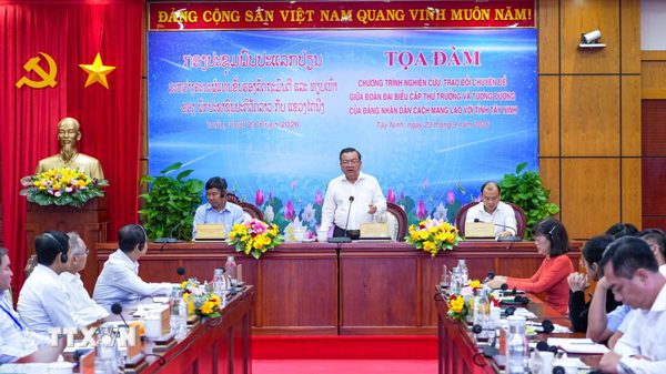 Chia sẻ kinh nghiệm xây dựng hệ thống chính trị với Đoàn cán bộ Lào