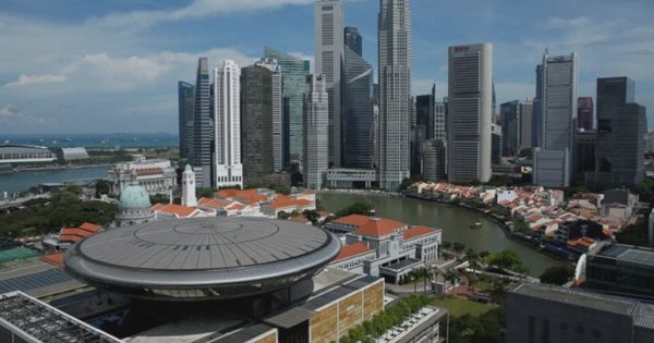 Chia tay muốn đòi quà, tổng giám đốc kiện ra tòa