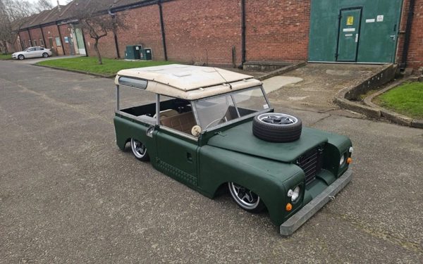Chiếc Land Rover 'lùn' nhất thế giới, ai thích phượt nhìn thấy cũng 'tức'