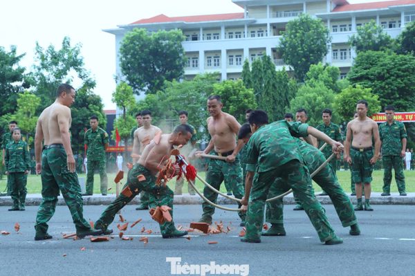 Chiến binh Biên phòng Việt Nam so tài võ chiến đấu