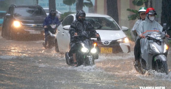 Chiều nay triều cường lên cao, TP.HCM và Nam bộ tiếp tục có mưa lớn