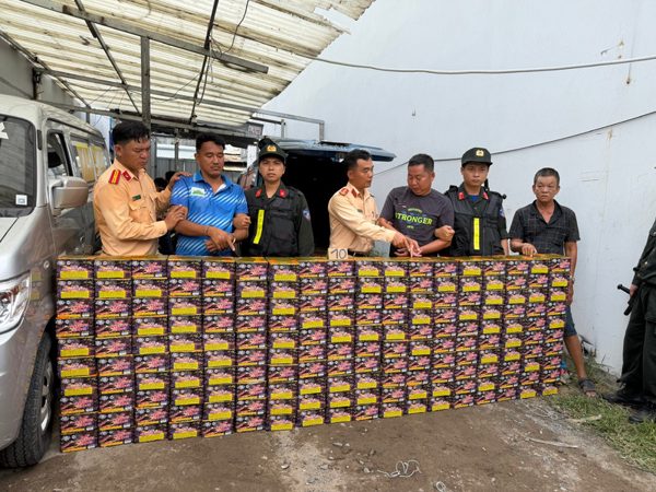 Chiêu thức tuồn hơn 620kg pháo nổ về TPHCM