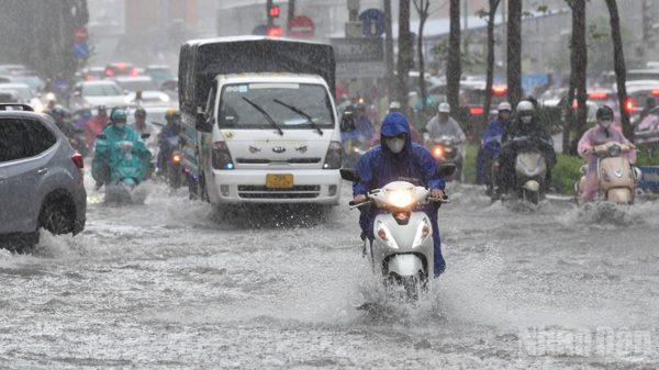 Chiều tối và đêm nay, nhiều khu vực tại miền trung và Nam Bộ mưa to, đề phòng lốc, sét, mưa đá và gió giật mạnh