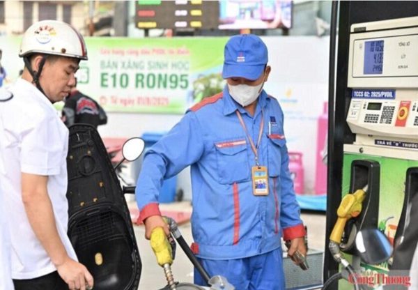 Chính phủ ban hành Nghị quyết kéo dài thời hạn ưu đãi thuế xăng dầu hết năm 2026