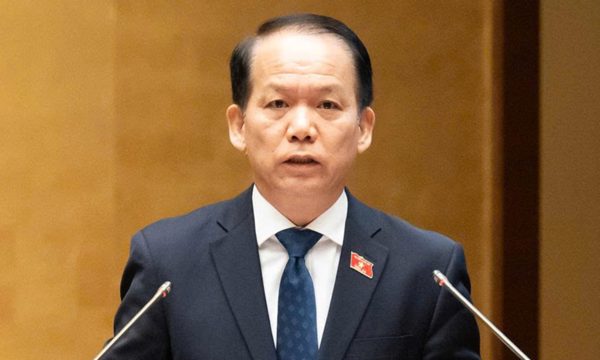 Chính phủ đề xuất cấm người có án tù treo nhận con nuôi