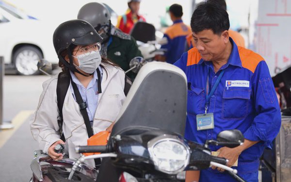 Chính phủ đồng ý tiếp tục kéo dài thời hạn giảm thuế xăng dầu đến hết năm