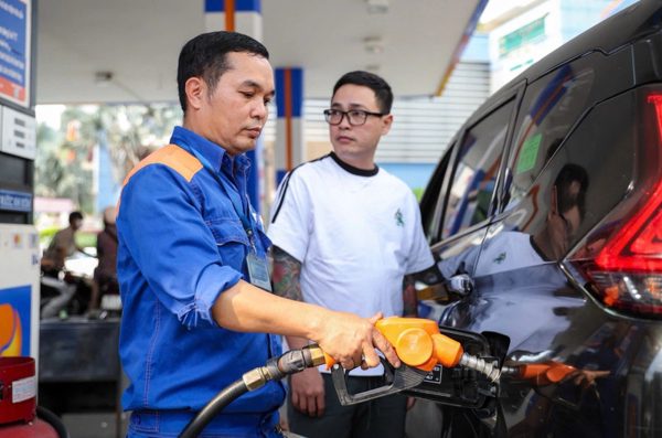 Chính phủ quyết định tiếp tục giảm thuế xăng dầu về 0 đến hết tháng 12