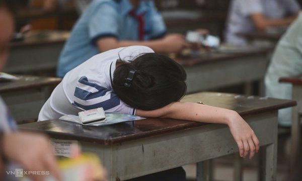Chính phủ yêu cầu đảm bảo học sinh trượt lớp 10 công lập vẫn được đi học