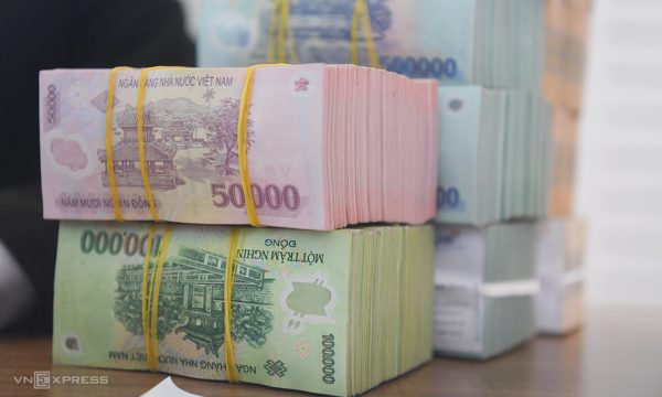Chính phủ yêu cầu ngân hàng chấm dứt cho vay tập trung vào doanh nghiệp 'sân sau'
