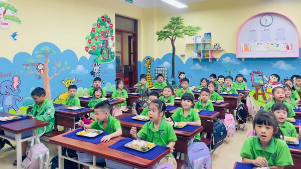 Chính quyền vào cuộc quyết liệt, hàng chục nghìn học sinh trường công lập tại Bắc Ninh đã ăn bán trú trở lại
