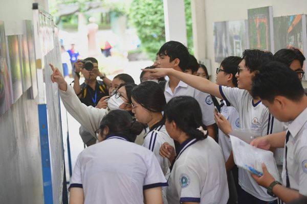 Chính sách tuyển sinh 'thổi bùng' cuộc đua IELTS