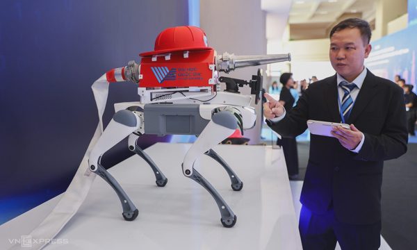 Chip bán dẫn, robot cứu hỏa 'made in' Đại học Quốc gia TP HCM