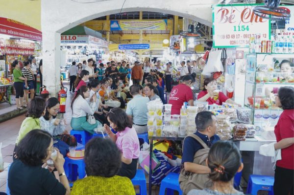 Chợ Bến Thành siết an toàn thực phẩm sau sự cố gián bò vào thức ăn