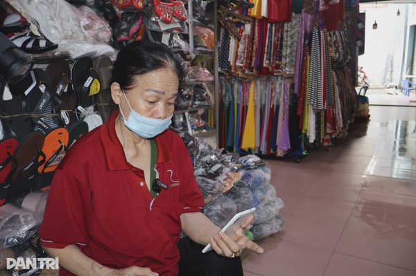 Chợ ế khách, tiểu thương mê "tổng tài" bỏ 7 tiếng/ngày cày phim ngắn AI