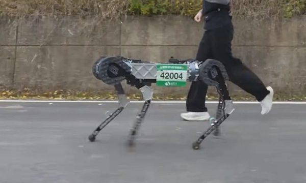 Chó robot chạy marathon 42 km trong một lần sạc