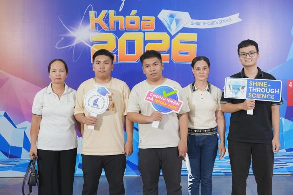 "Choáng ngợp" thành tích 12 thí sinh tuyển thẳng ĐH Khoa học Tự nhiên TPHCM