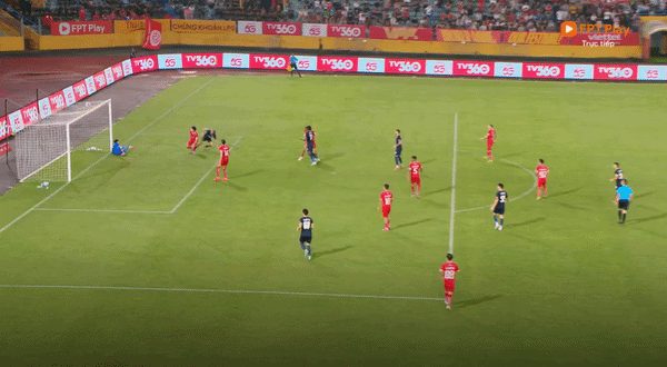 Chơi thiếu người, Công an Hà Nội vẫn giành 3 điểm trong trận derby Thủ đô