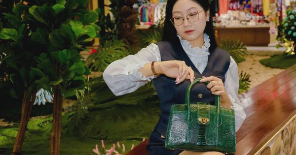 Chọn quà 20.10 cùng Thời trang da đà điểu, cá sấu Khatoco