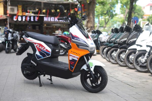 Chọn VinFast Flazz Max, người trẻ thêm phong cách, tự tin đến trường